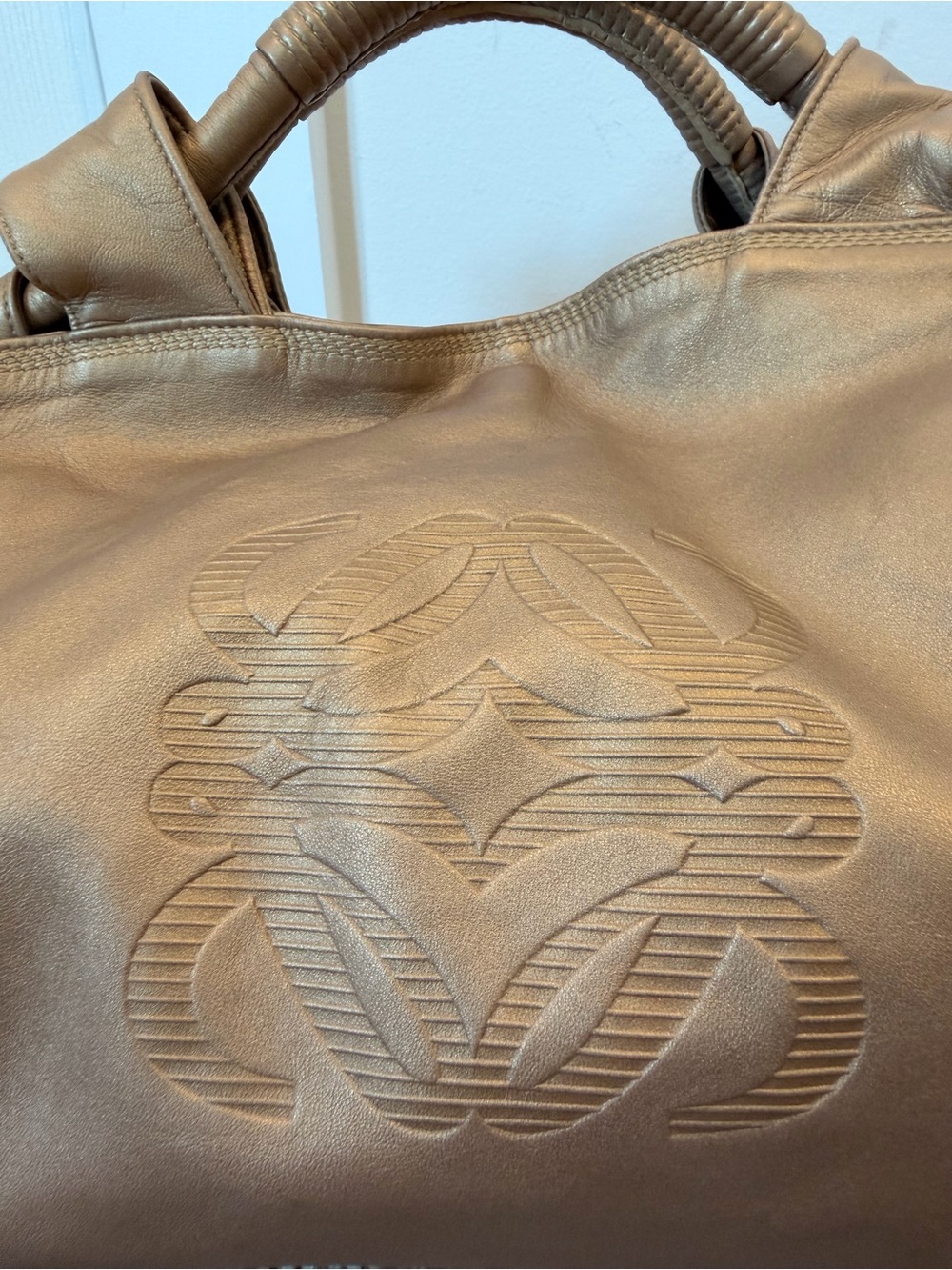 Vintage Loewe Nappa Aire Bag – Gold Iridescent Leather - Picture 2 of 10
